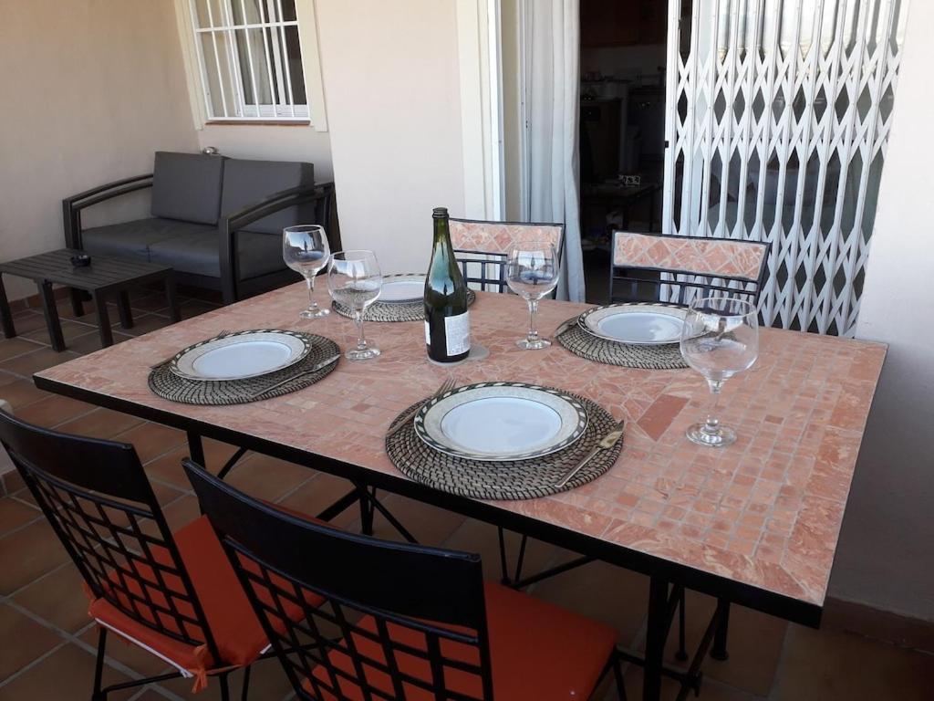 Duquesa Fairways, A Spacious Apartment With Fabulous Views And Facilities مانيلفا المظهر الخارجي الصورة