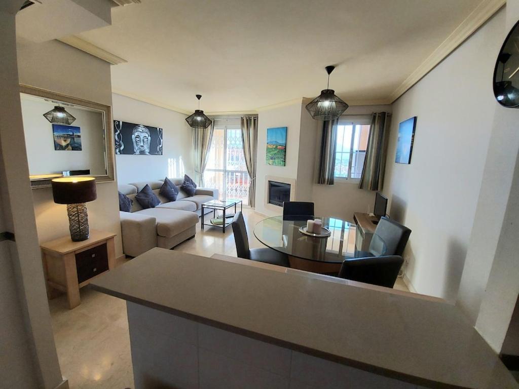 Duquesa Fairways, A Spacious Apartment With Fabulous Views And Facilities مانيلفا المظهر الخارجي الصورة