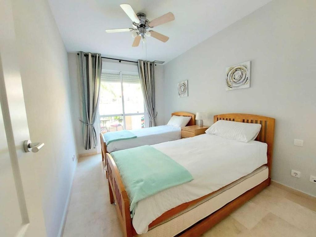 Duquesa Fairways, A Spacious Apartment With Fabulous Views And Facilities مانيلفا المظهر الخارجي الصورة
