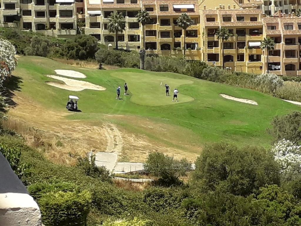 Duquesa Fairways, A Spacious Apartment With Fabulous Views And Facilities مانيلفا المظهر الخارجي الصورة